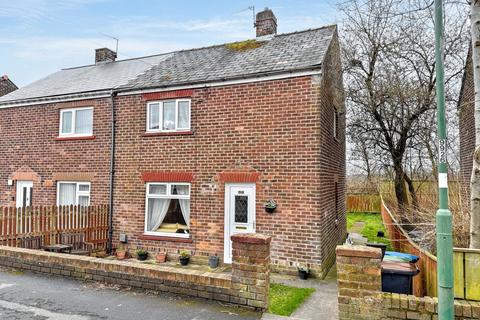 2 bed property, in Willow Crescent, £80,000
