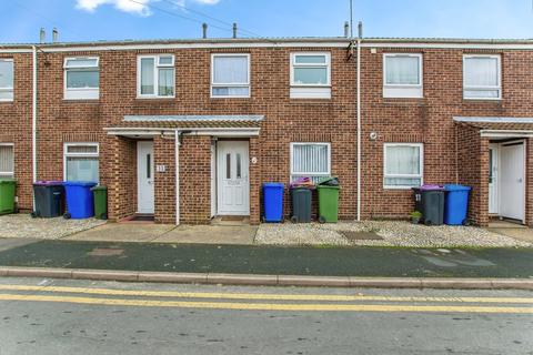 2 bed property, in Field Street, £120,000