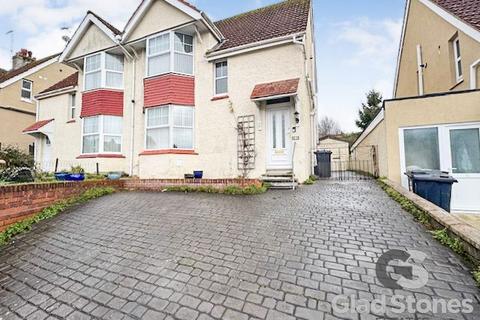 3 bed property, in Higher Polsham Road, £295,000