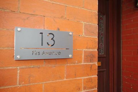 5 bed property, in Firs Avenue, £280,000