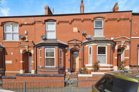 3 bed property, in Mossley Road, £290,000