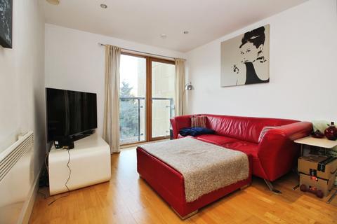 1 bed property, in Magellan House, £130,000