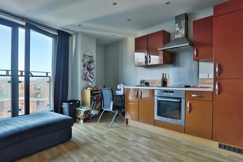 1 bed property, in Cross Green Lane, £90,000