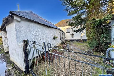 2 bed property, in Folly Gate, £229,950