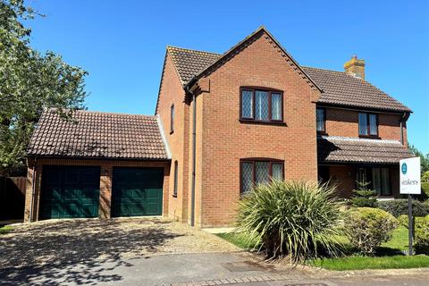 4 bed property, in Northfields, £600,000