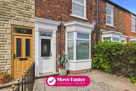 3 bed property, in Grovehill Road, £210,000