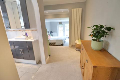 4 bed property, in GREENFIELD CRESCENT, £485,000