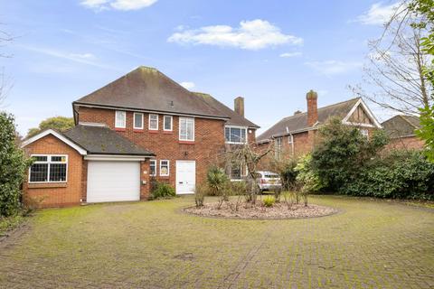 4 bed property, in Scartho Road, £390,000
