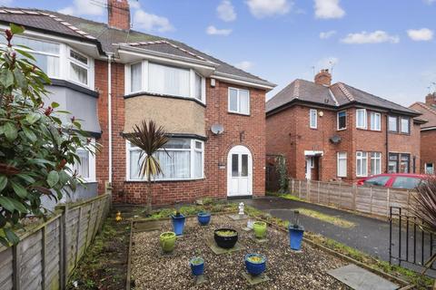 3 bed property, in St. Lukes Grove, £300,000