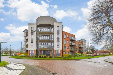 2 bed property, in Alexander Grove, £280,000