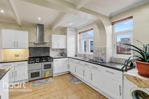 5 bed property, in Georgia Road, £750,000