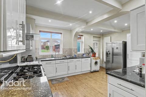5 bed property, in Georgia Road, £750,000