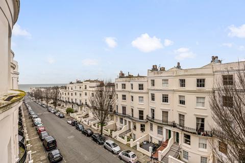 1 bed property, in Lansdowne Place, £190,000