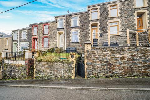 3 bed property, in Caroline Street, £85,000