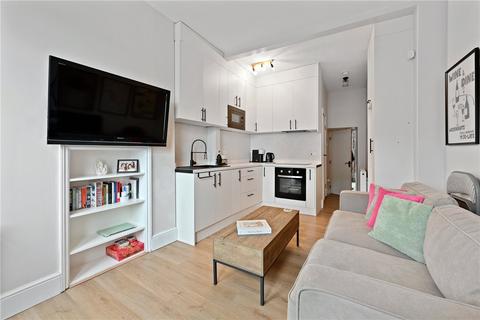 1 bed property, in Chapter Road, £295,000