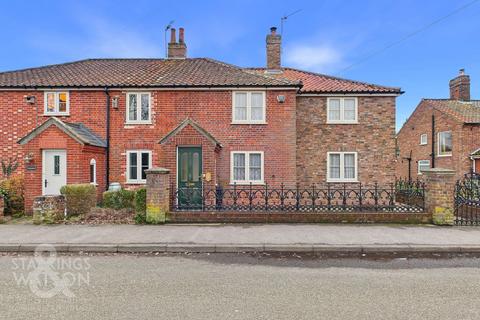5 bed property, in Yarmouth Road, £480,000