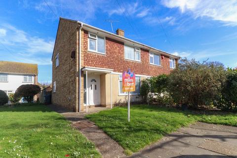 3 bed property, in St. Lukes Close, £235,000