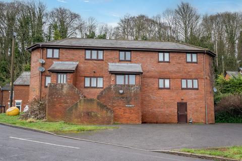 1 bed property, in The Green, £165,000