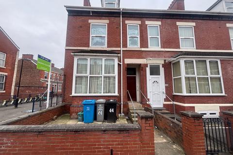 5 bed property, in Stamford Street, £385,000