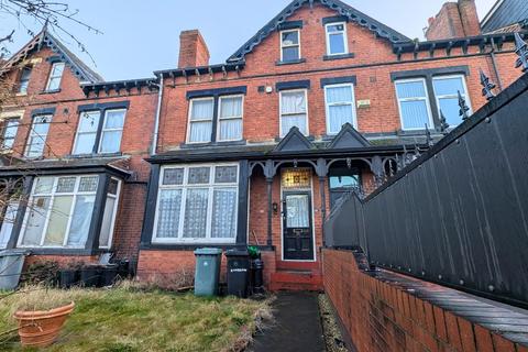 6 bed property, in Beeston Road, £170,000