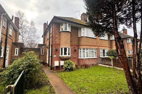 1 bed property, in Staines Road, £234,950