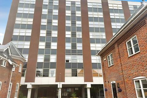 2 bed property, in St. Peters Street, £135,000