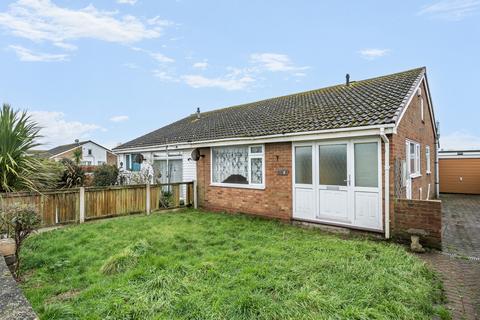 2 bed property, in Elm Road, £250,000
