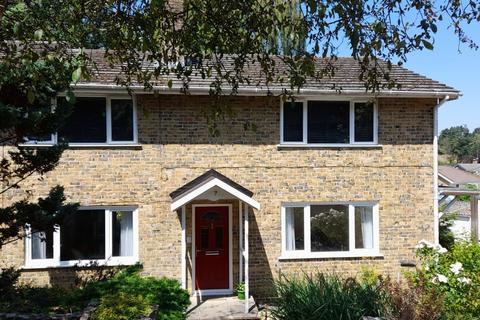 2 bed property, in Holly Dell, £335,000