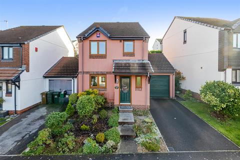 3 bed property, in Seymour Drive, £325,000