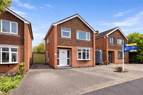 3 bed property, in Briar Avenue, £270,000