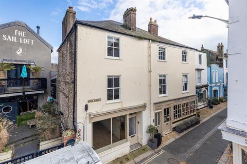 2 bed property, in Foss Street, £395,000