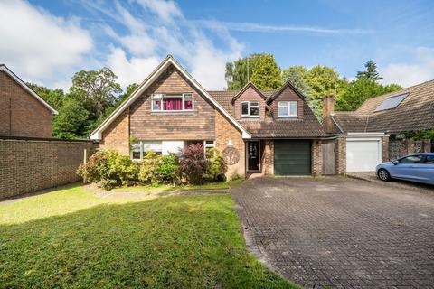 5 bed property, in The Priory, £925,000