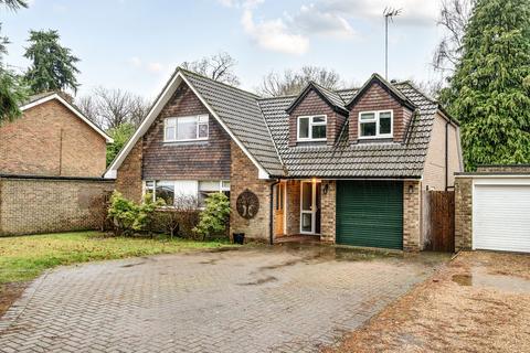 5 bed property, in The Priory, £925,000