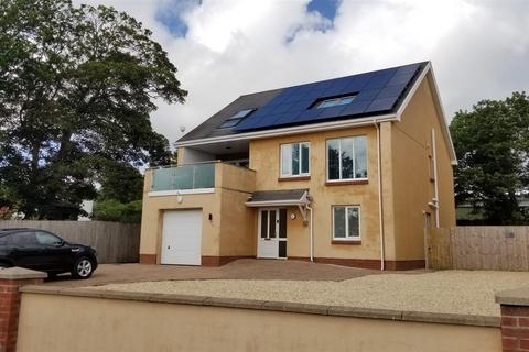 5 bed property, in Clos Y Lloetrach, £495,000