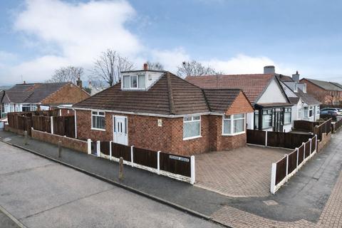 3 bed property, in Spencer Avenue, £200,000
