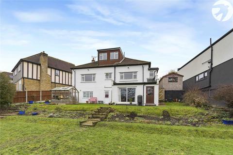 3 bed property, in Hill Crescent, £795,000