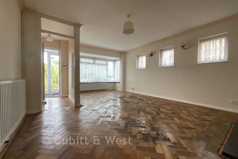 3 bed property, in Kingsmead Gardens, £300,000