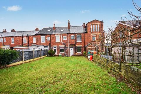 2 bed property, in Canal Lane, £140,000