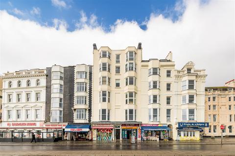 1 bed property, in Kings Road, £220,000