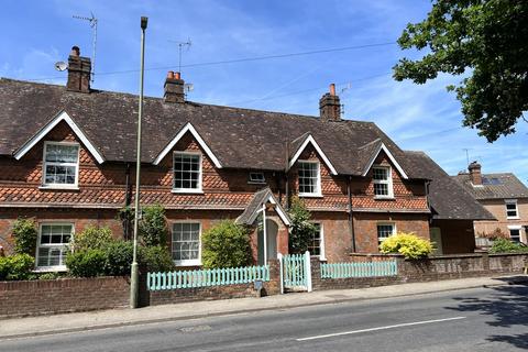 4 bed property, in Ewhurst Road, £465,000