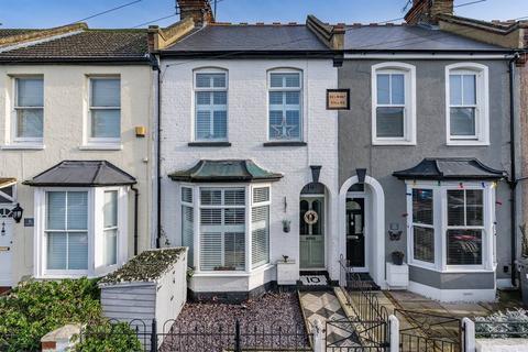 3 bed property, in Gordon Road, £325,000