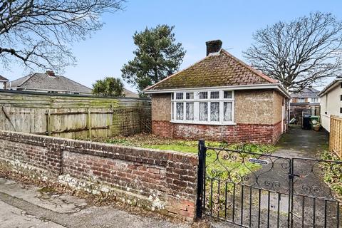 3 bed property, in Poole, £300,000