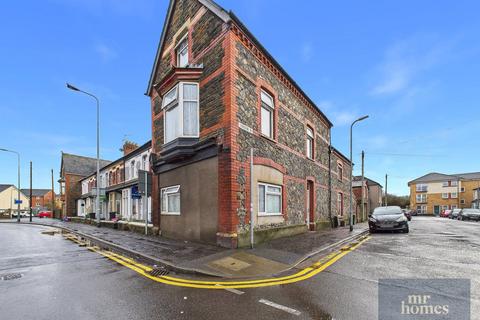 5 bed property, in Atlas Road, £350,000