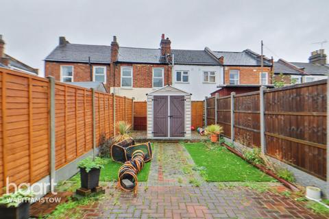 2 bed property, in Fulbourne Road, £550,000