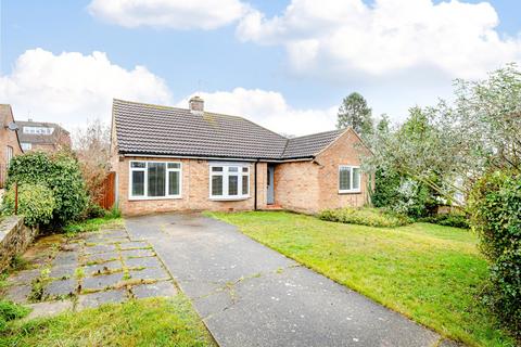 3 bed property, in Burnells Way, £600,000