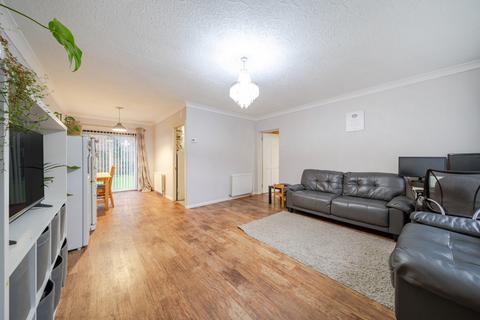 3 bed property, in Keensacre, £290,000