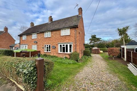 3 bed property, in Queens Close, £295,000