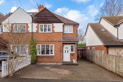 3 bed property, in Alberta Avenue, £525,000