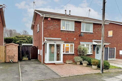 2 bed property, in Pickwick Place, £150,000