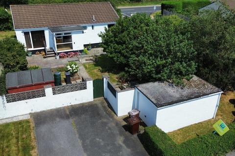 3 bed property, in Eglos Road, £310,000